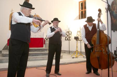 Podpis namere za digitalizacijo arhiva ljudskih pesmi Notranjske 45 FOTO LJUBO VUKELIČ